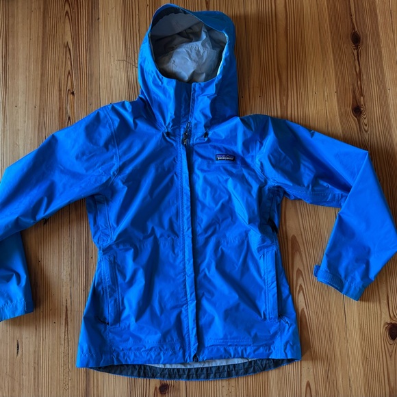 Patagonia Jackets & Blazers - Blue Women’s Patagonia rain jacket